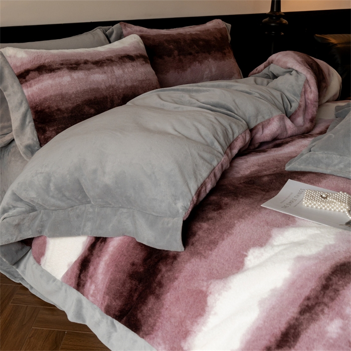 91家纺网 家纺一手货源 找家纺 启程家纺 2025新款A类加厚兔毛220克牛奶绒拼角四件套 觅森-紫