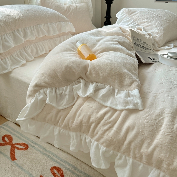 91家纺网 家纺一手货源 找家纺 （总）六巷胡同 2025新款韩系手捧花轻法式花边款牛奶绒四件套-风格一