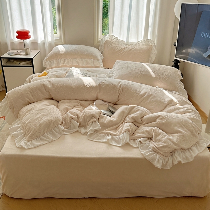 91家纺网 家纺一手货源 找家纺 （总）六巷胡同 2025新款韩系手捧花轻法式花边款牛奶绒四件套-风格一