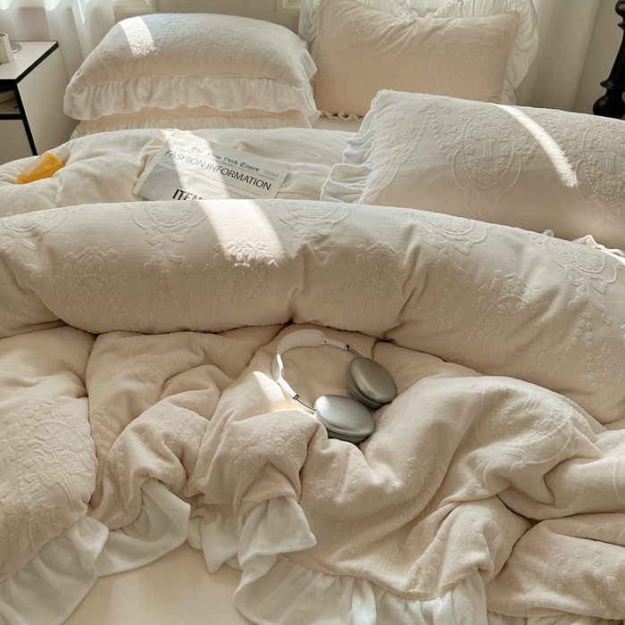 91家纺网 家纺一手货源 找家纺 （总）六巷胡同 2025新款韩系手捧花轻法式花边款牛奶绒四件套-风格一