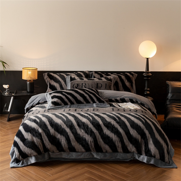 91家纺网 家纺一手货源 找家纺 启程家纺 2025新款A类加厚兔毛220克牛奶绒拼角四件套 寻彩-灰