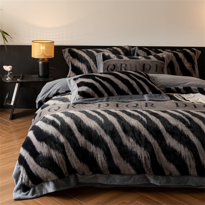 91家纺网 家纺一手货源 找家纺 启程家纺 2025新款A类加厚兔毛220克牛奶绒拼角四件套 寻彩-灰