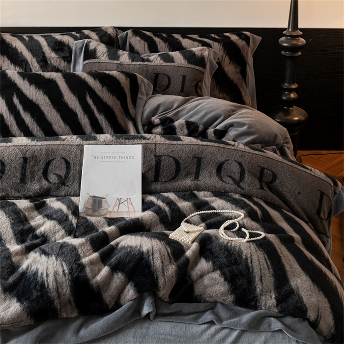 启程家纺 2025新款A类加厚兔毛220克牛奶绒拼角四件套 寻彩-灰