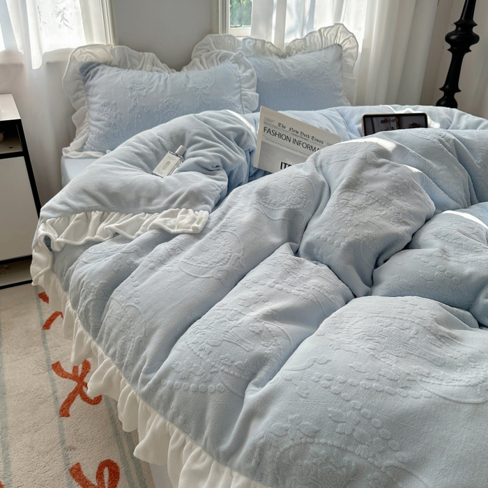 91家纺网 家纺一手货源 找家纺 （总）六巷胡同 2025新款韩系手捧花轻法式花边款牛奶绒四件套-风格一