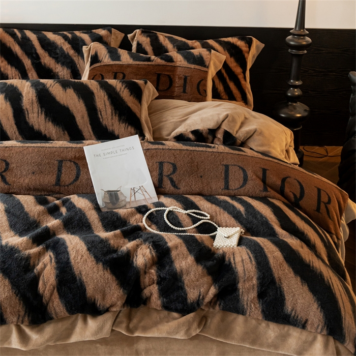 启程家纺 2025新款A类加厚兔毛220克牛奶绒拼角四件套 寻彩-咖