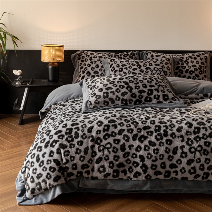 91家纺网 家纺一手货源 找家纺 启程家纺 2025新款A类加厚兔毛220克牛奶绒拼角四件套 野趣-灰