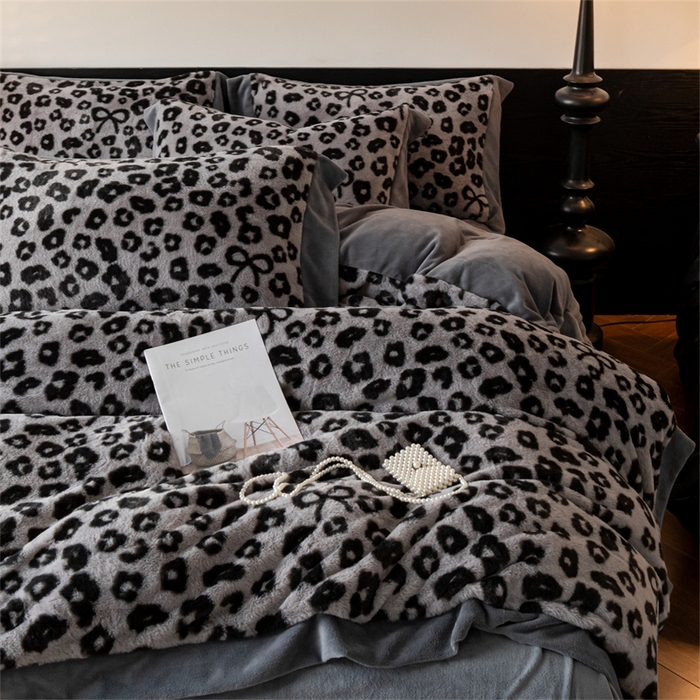 启程家纺 2025新款A类加厚兔毛220克牛奶绒拼角四件套 野趣-灰