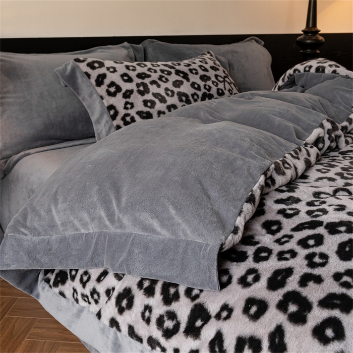 91家纺网 家纺一手货源 找家纺 启程家纺 2025新款A类加厚兔毛220克牛奶绒拼角四件套 野趣-灰