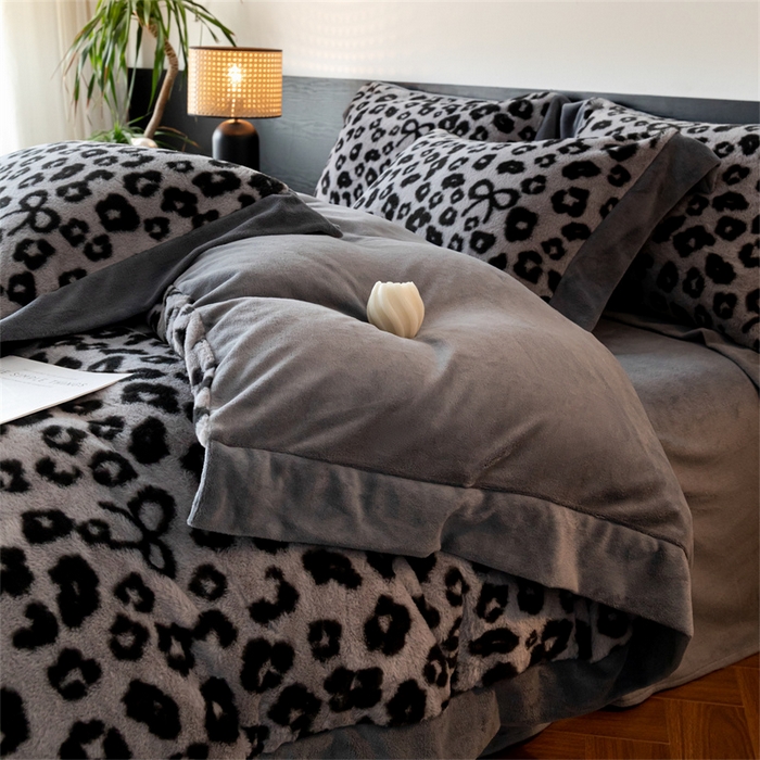 91家纺网 家纺一手货源 找家纺 启程家纺 2025新款A类加厚兔毛220克牛奶绒拼角四件套 野趣-灰