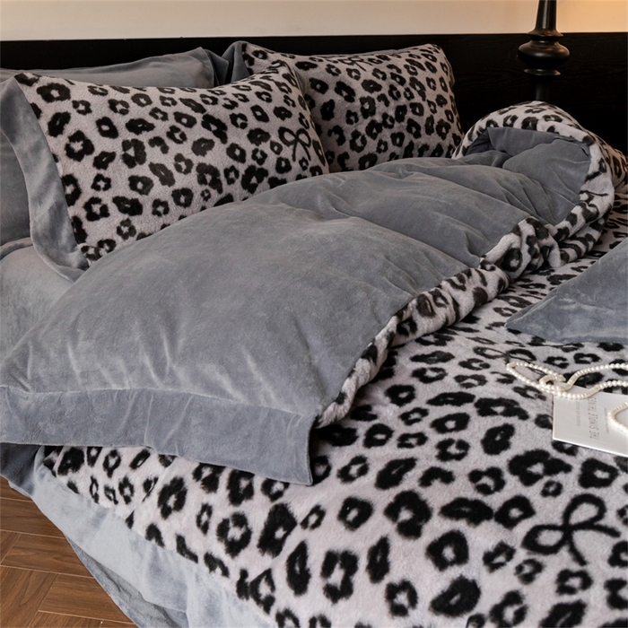 91家纺网 家纺一手货源 找家纺 启程家纺 2025新款A类加厚兔毛220克牛奶绒拼角四件套 野趣-灰