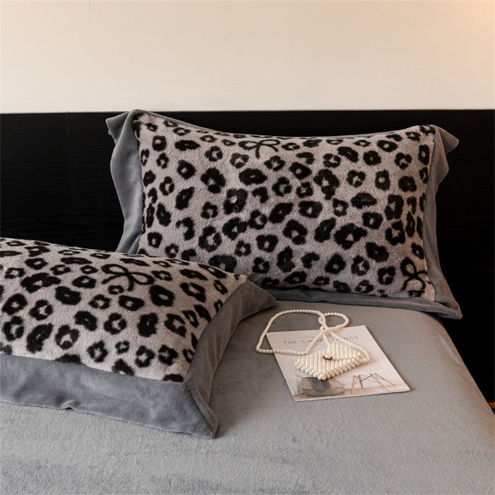 91家纺网 家纺一手货源 找家纺 启程家纺 2025新款A类加厚兔毛220克牛奶绒拼角四件套 野趣-灰