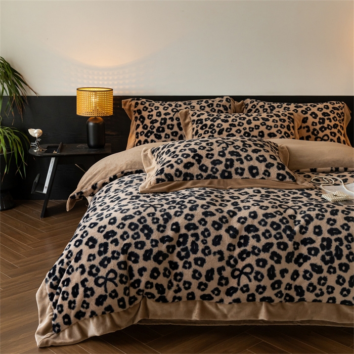 91家纺网 家纺一手货源 找家纺 启程家纺 2025新款A类加厚兔毛220克牛奶绒拼角四件套 野趣-咖