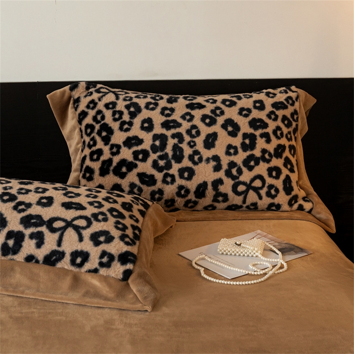 91家纺网 家纺一手货源 找家纺 启程家纺 2025新款A类加厚兔毛220克牛奶绒拼角四件套 野趣-咖