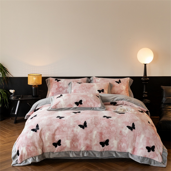 91家纺网 家纺一手货源 找家纺 启程家纺 2025新款A类加厚兔毛220克牛奶绒拼角四件套 玉蝴蝶