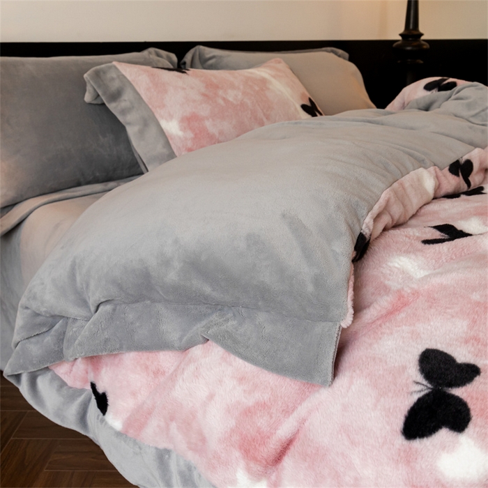 91家纺网 家纺一手货源 找家纺 启程家纺 2025新款A类加厚兔毛220克牛奶绒拼角四件套 玉蝴蝶