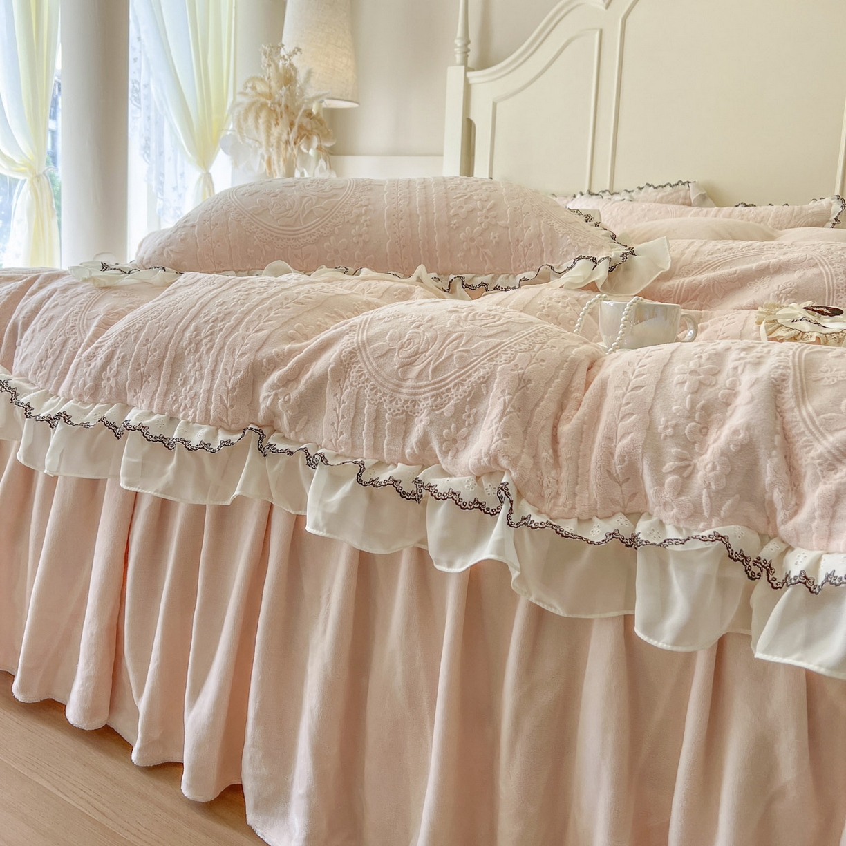 91家纺网 家纺一手货源 找家纺 （总）亲亲公主 2025新款高克重牛奶绒提花230克床裙款四件套-圆舞曲系列