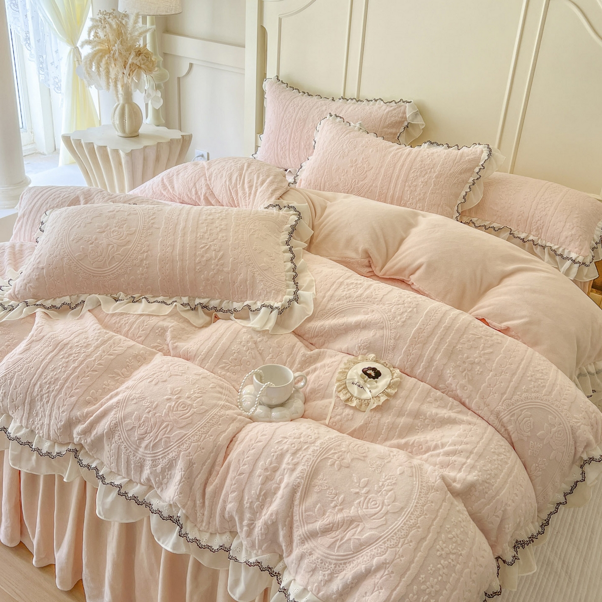 91家纺网 家纺一手货源 找家纺 （总）亲亲公主 2025新款高克重牛奶绒提花230克床裙款四件套-圆舞曲系列