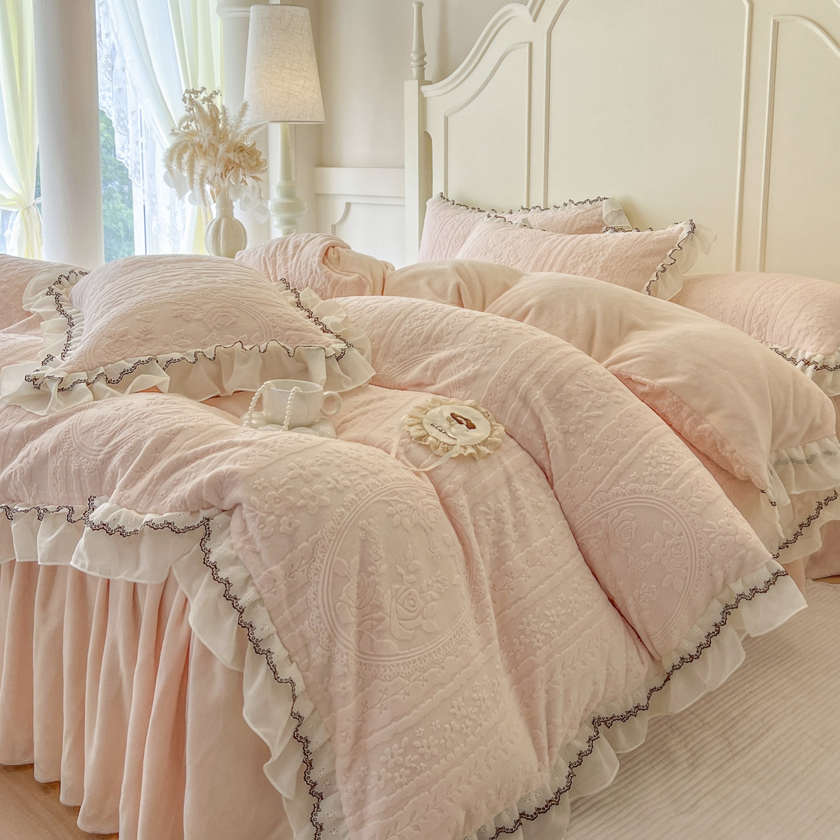 91家纺网 家纺一手货源 找家纺 （总）亲亲公主 2025新款高克重牛奶绒提花230克床裙款四件套-圆舞曲系列