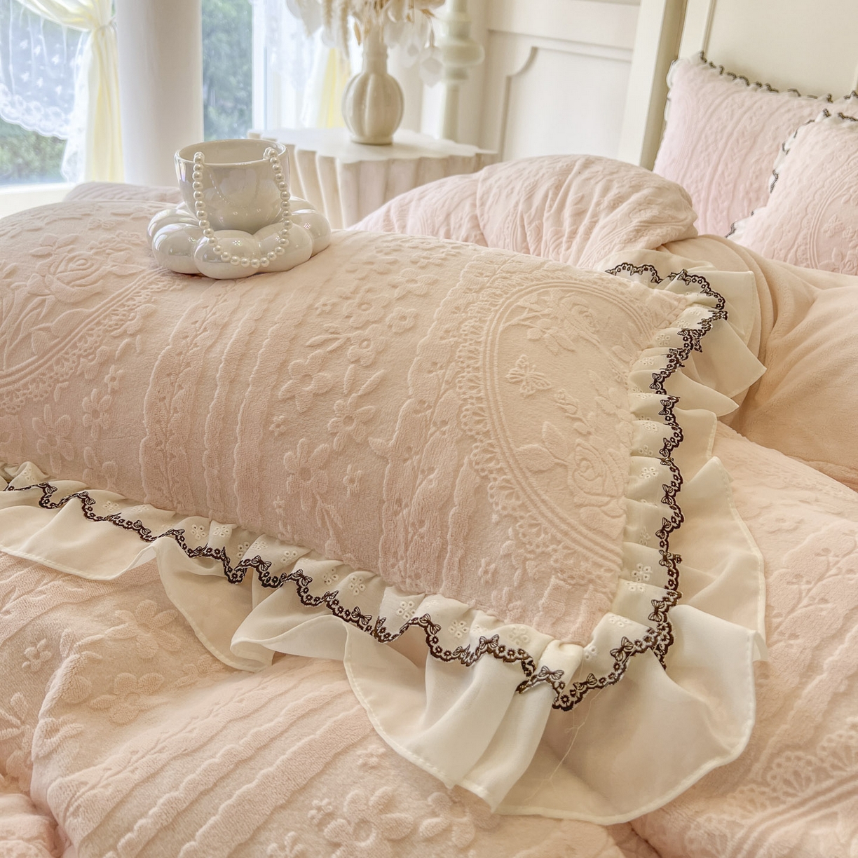 91家纺网 家纺一手货源 找家纺 （总）亲亲公主 2025新款高克重牛奶绒提花230克床裙款四件套-圆舞曲系列