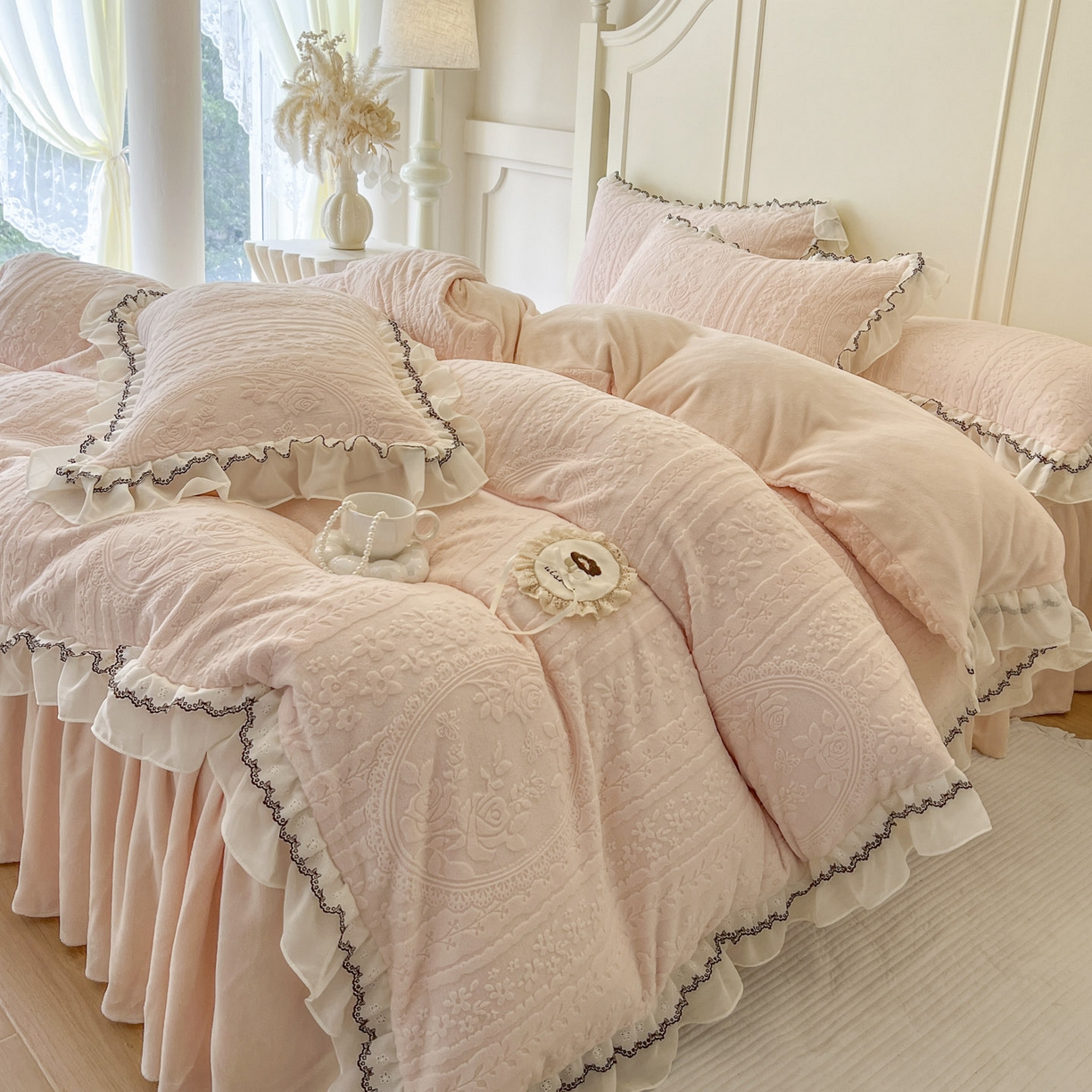 91家纺网 家纺一手货源 找家纺 （总）亲亲公主 2025新款高克重牛奶绒提花230克床裙款四件套-圆舞曲系列