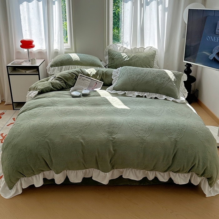 91家纺网 家纺一手货源 找家纺 六巷胡同 2025新款韩系手捧花轻法式花边款牛奶绒四件套-风格一 手捧花-绿