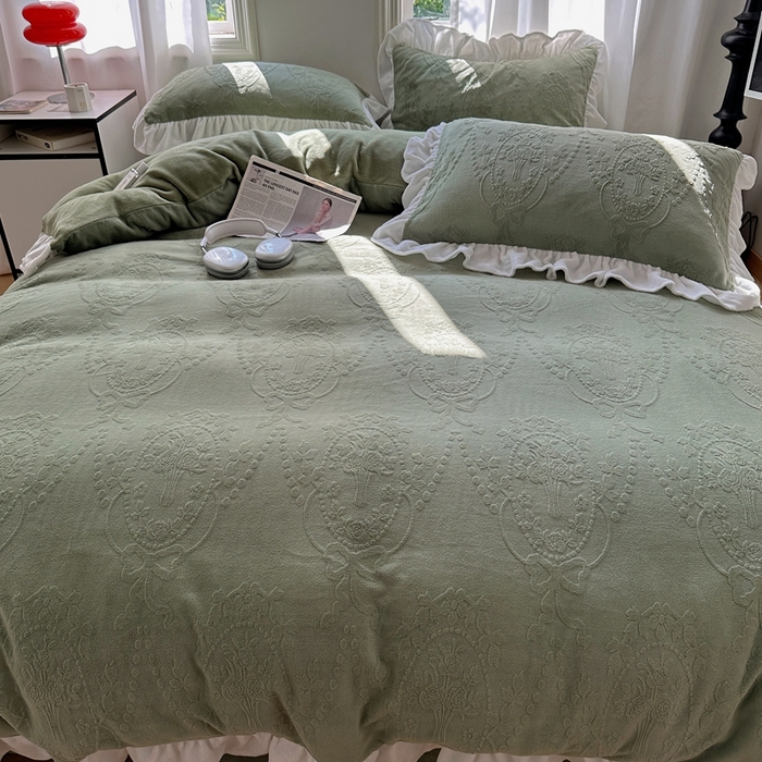 91家纺网 家纺一手货源 找家纺 六巷胡同 2025新款韩系手捧花轻法式花边款牛奶绒四件套-风格一 手捧花-绿