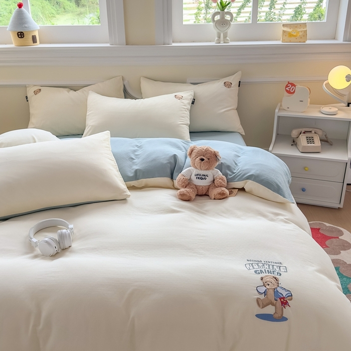 91家纺网 家纺一手货源 找家纺 泰迪爱兰Teddy ISLAND 2025新款轻奢全棉双层纱绣花四件套 米黄+孔雀蓝