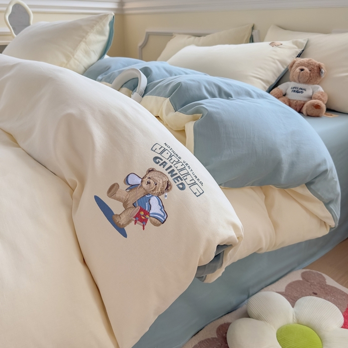 91家纺网 家纺一手货源 找家纺 泰迪爱兰Teddy ISLAND 2025新款轻奢全棉双层纱绣花四件套 米黄+孔雀蓝