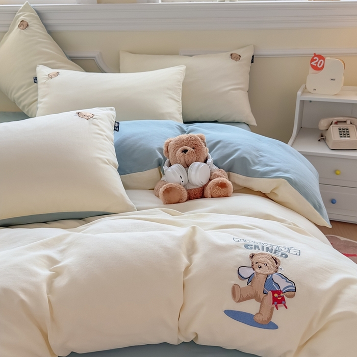 91家纺网 家纺一手货源 找家纺 泰迪爱兰Teddy ISLAND 2025新款轻奢全棉双层纱绣花四件套 米黄+孔雀蓝