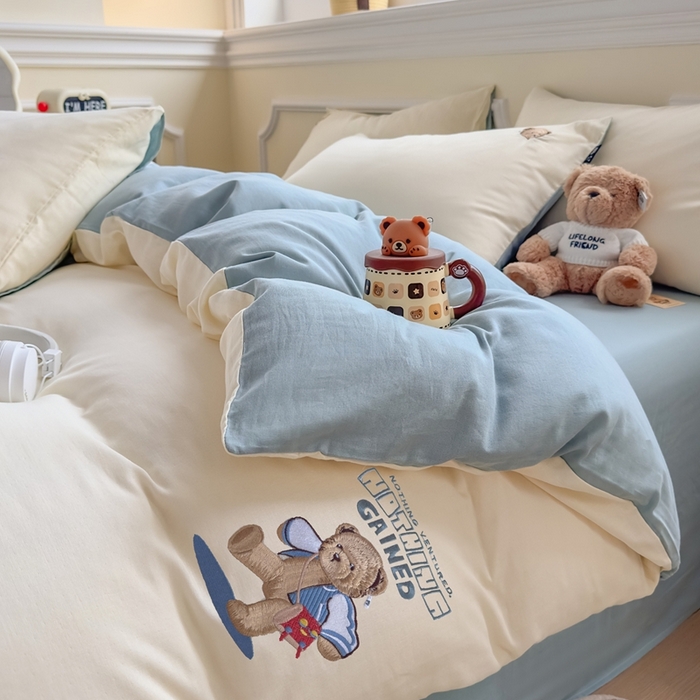 91家纺网 家纺一手货源 找家纺 泰迪爱兰Teddy ISLAND 2025新款轻奢全棉双层纱绣花四件套 米黄+孔雀蓝