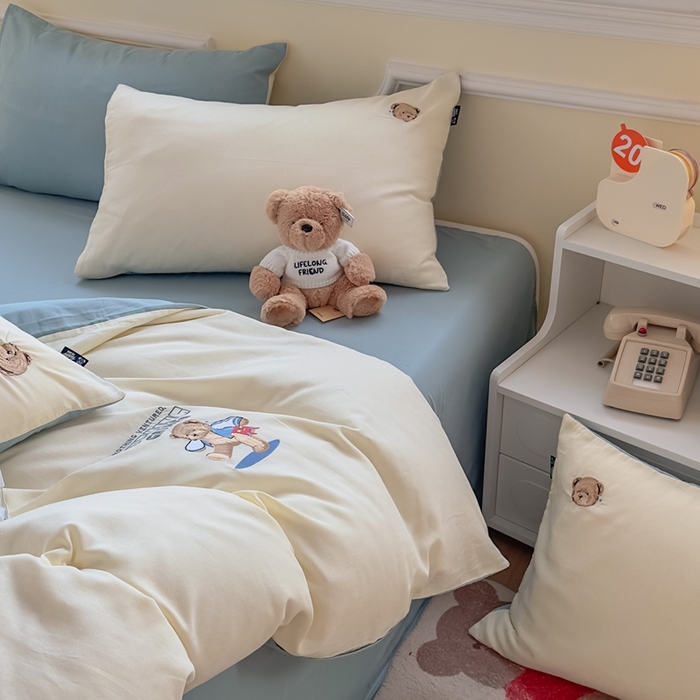 91家纺网 家纺一手货源 找家纺 泰迪爱兰Teddy ISLAND 2025新款轻奢全棉双层纱绣花四件套 米黄+孔雀蓝