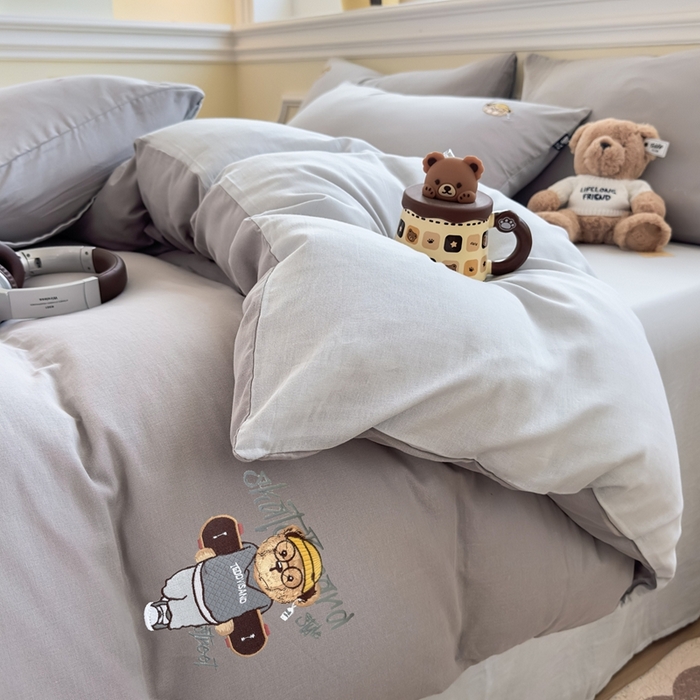 91家纺网 家纺一手货源 找家纺 泰迪爱兰Teddy ISLAND 2025新款轻奢全棉双层纱绣花四件套 天空灰+海盐蓝