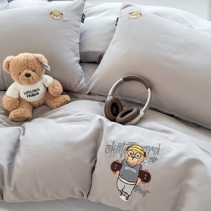 91家纺网 家纺一手货源 找家纺 泰迪爱兰Teddy ISLAND 2025新款轻奢全棉双层纱绣花四件套 天空灰+海盐蓝