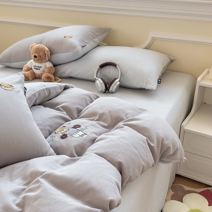 91家纺网 家纺一手货源 找家纺 泰迪爱兰Teddy ISLAND 2025新款轻奢全棉双层纱绣花四件套 天空灰+海盐蓝