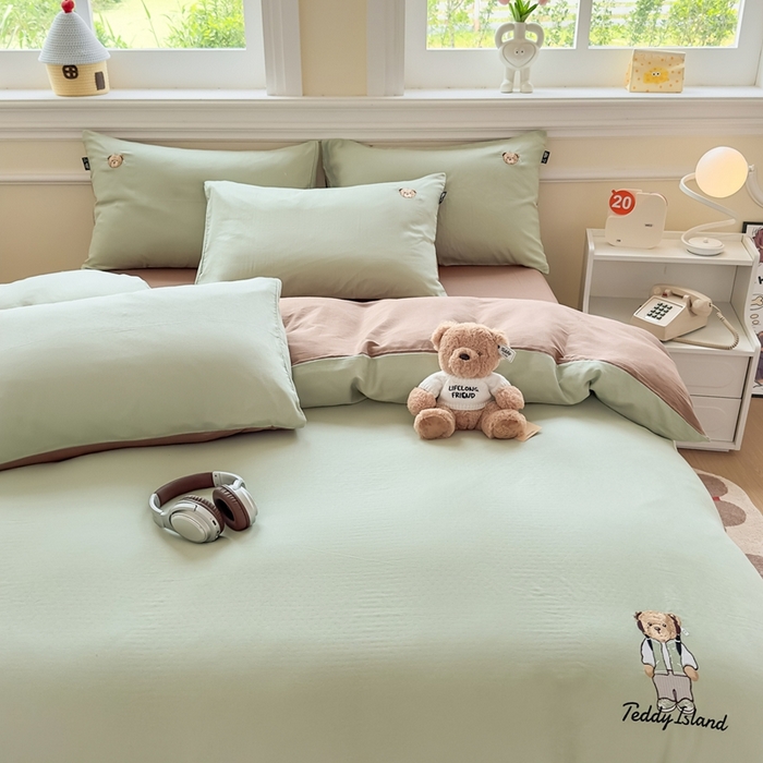 91家纺网 家纺一手货源 找家纺 泰迪爱兰Teddy ISLAND 2025新款轻奢全棉双层纱绣花四件套 甘草绿+深咖