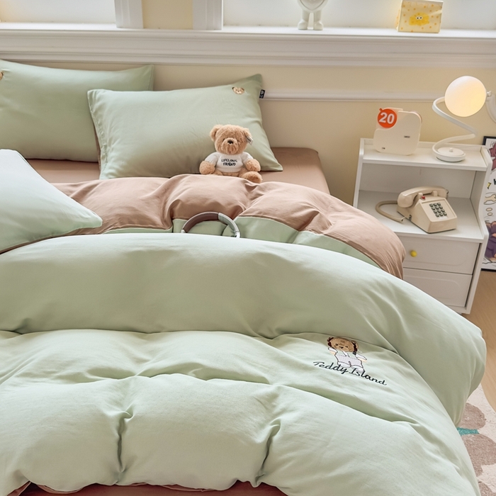 91家纺网 家纺一手货源 找家纺 泰迪爱兰Teddy ISLAND 2025新款轻奢全棉双层纱绣花四件套 甘草绿+深咖