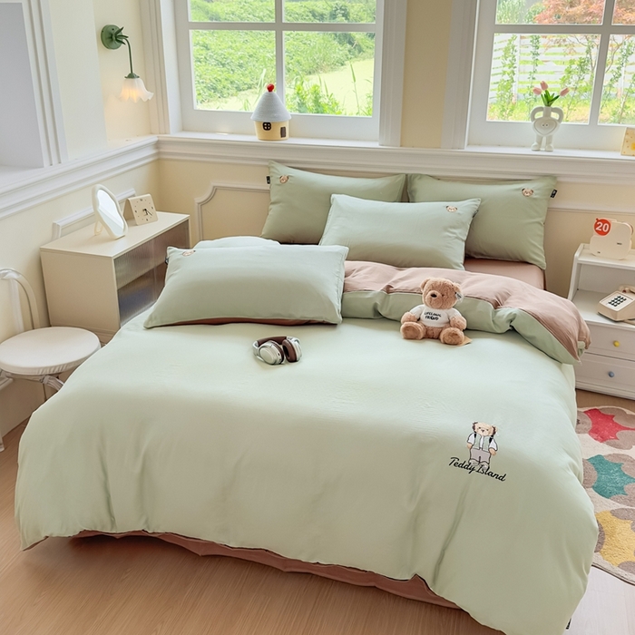 91家纺网 家纺一手货源 找家纺 泰迪爱兰Teddy ISLAND 2025新款轻奢全棉双层纱绣花四件套 甘草绿+深咖