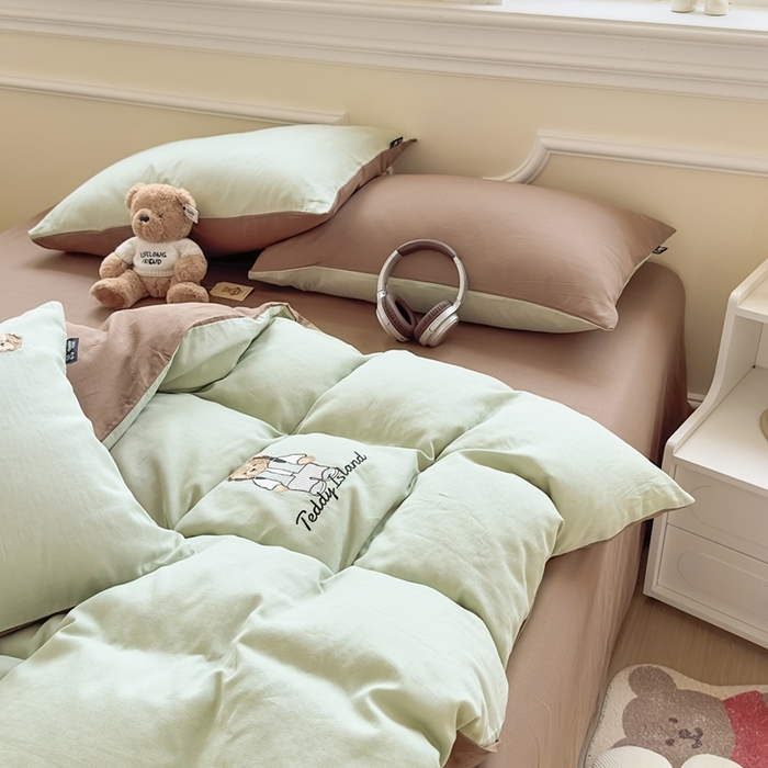 91家纺网 家纺一手货源 找家纺 泰迪爱兰Teddy ISLAND 2025新款轻奢全棉双层纱绣花四件套 甘草绿+深咖