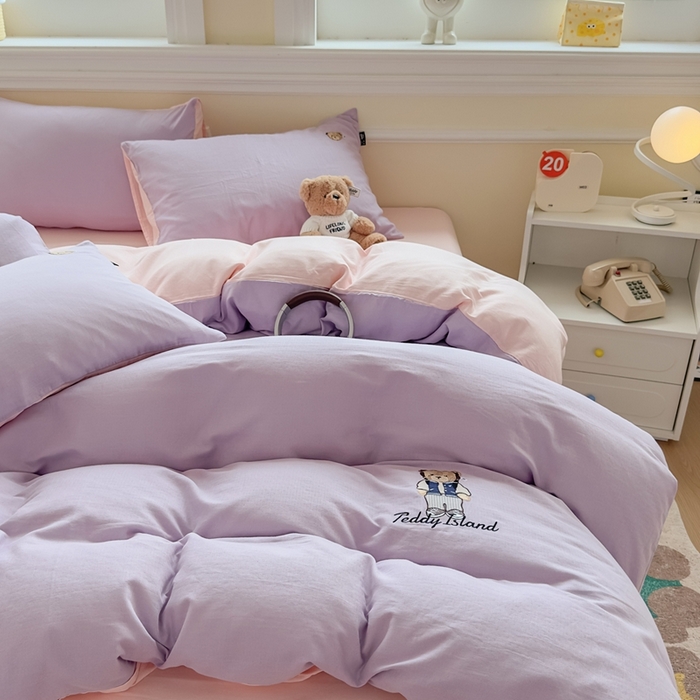 91家纺网 家纺一手货源 找家纺 泰迪爱兰Teddy ISLAND 2025新款轻奢全棉双层纱绣花四件套 风信紫+仙粉