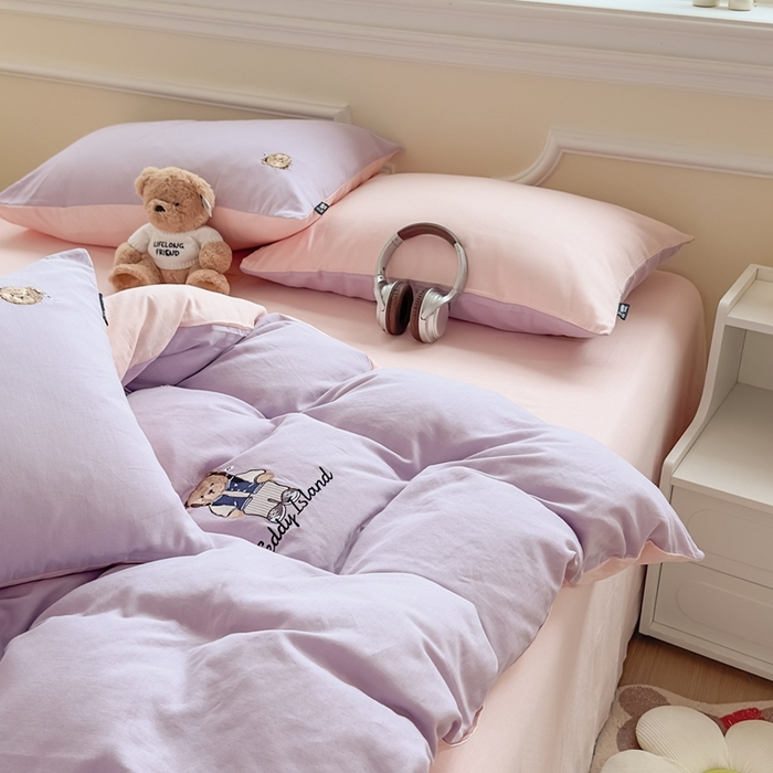 91家纺网 家纺一手货源 找家纺 泰迪爱兰Teddy ISLAND 2025新款轻奢全棉双层纱绣花四件套 风信紫+仙粉