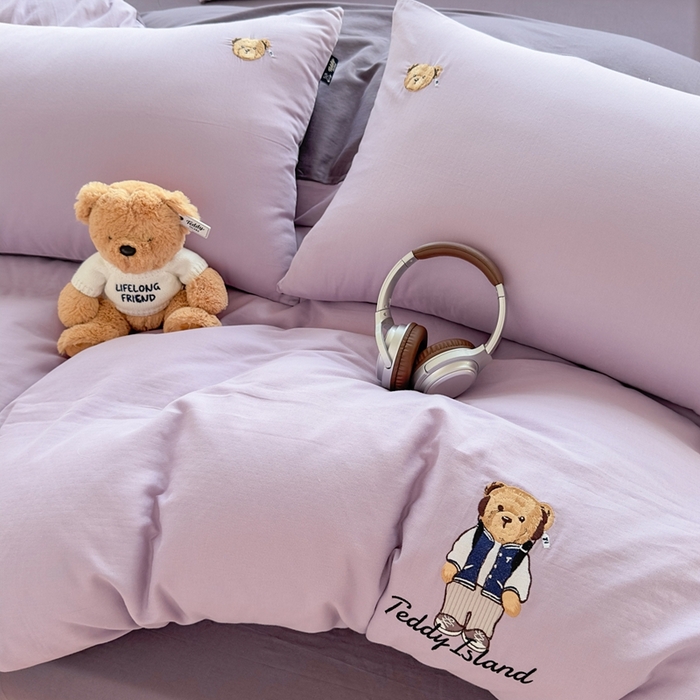 91家纺网 家纺一手货源 找家纺 泰迪爱兰Teddy ISLAND 2025新款轻奢全棉双层纱绣花四件套 风信紫+深紫 