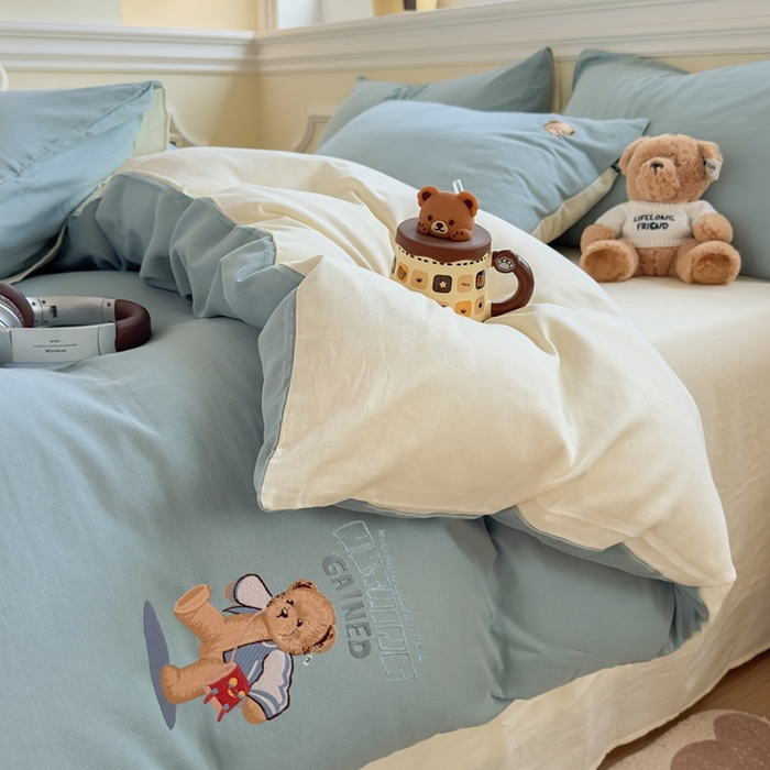 91家纺网 家纺一手货源 找家纺 泰迪爱兰Teddy ISLAND 2025新款轻奢全棉双层纱绣花四件套 孔雀蓝+米黄