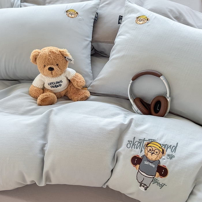 91家纺网 家纺一手货源 找家纺 泰迪爱兰Teddy ISLAND 2025新款轻奢全棉双层纱绣花四件套 海盐蓝+天空灰