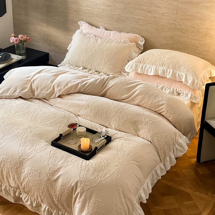 91家纺网 家纺一手货源 找家纺 （总）六巷胡同 2025新款韩系手捧花轻法式花边款牛奶绒四件套-风格二