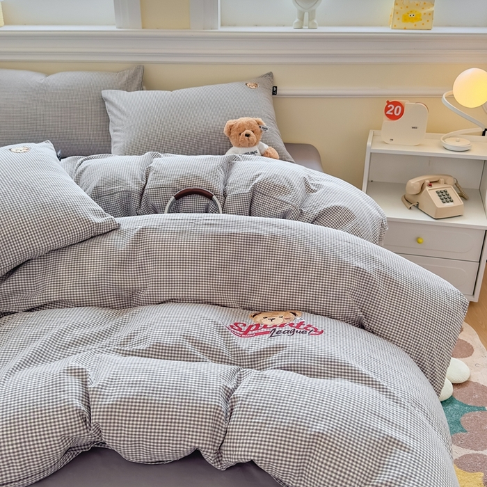 91家纺网 家纺一手货源 找家纺 泰迪爱兰Teddy ISLAND 2025新款全棉色织水洗棉格子绣花四件套 灰密格