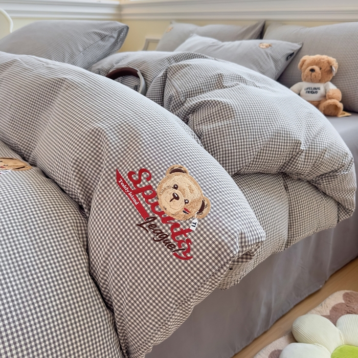 91家纺网 家纺一手货源 找家纺 泰迪爱兰Teddy ISLAND 2025新款全棉色织水洗棉格子绣花四件套 灰密格