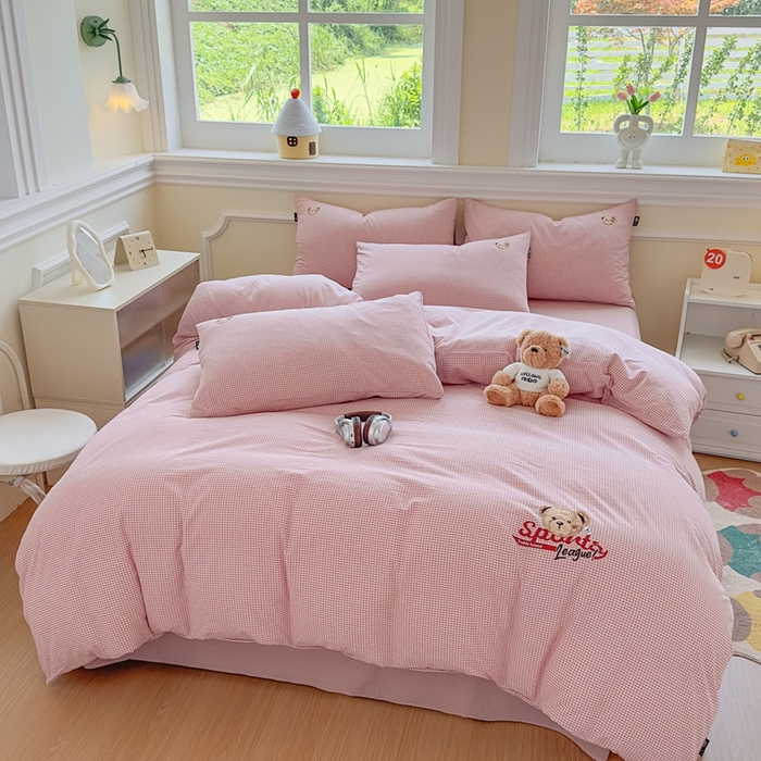 91家纺网 家纺一手货源 找家纺 泰迪爱兰Teddy ISLAND 2026新款全棉色织水洗棉格子绣花四件套 粉密格 