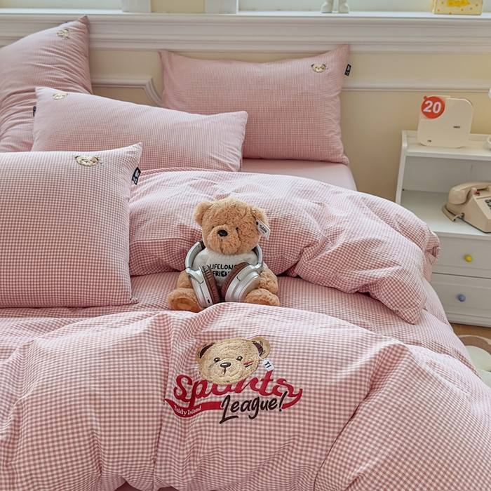 91家纺网 家纺一手货源 找家纺 泰迪爱兰Teddy ISLAND 2026新款全棉色织水洗棉格子绣花四件套 粉密格 