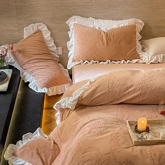 91家纺网 家纺一手货源 找家纺 六巷胡同 2025新款韩系手捧花轻法式花边款牛奶绒四件套-风格二 手捧花-咖