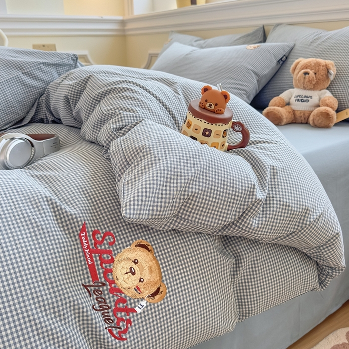 91家纺网 家纺一手货源 找家纺 泰迪爱兰Teddy ISLAND 2026新款全棉色织水洗棉格子绣花四件套 浅蓝密格